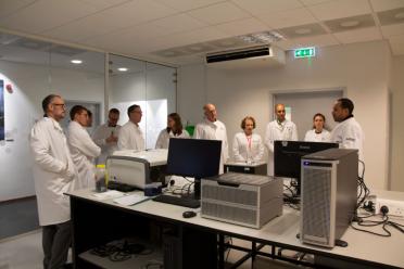 EI innovate why knowledge exchange important lab tour nanopore promethION 770