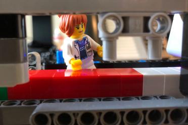 EI Brickopore Lego sequencer scientist 770